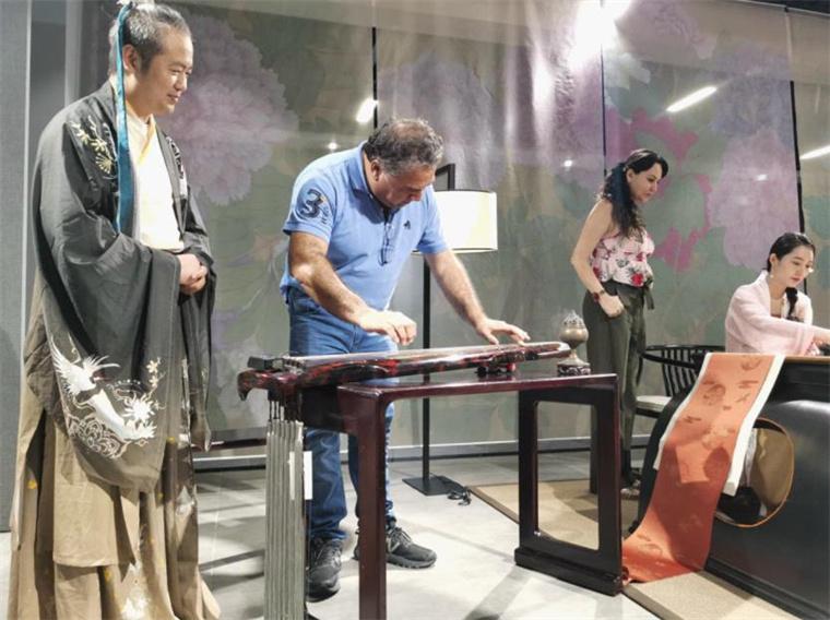 智利伊基克自贸区代表团考察开封片区插图1 智利伊基克自贸区代表团考察开封片区插图1